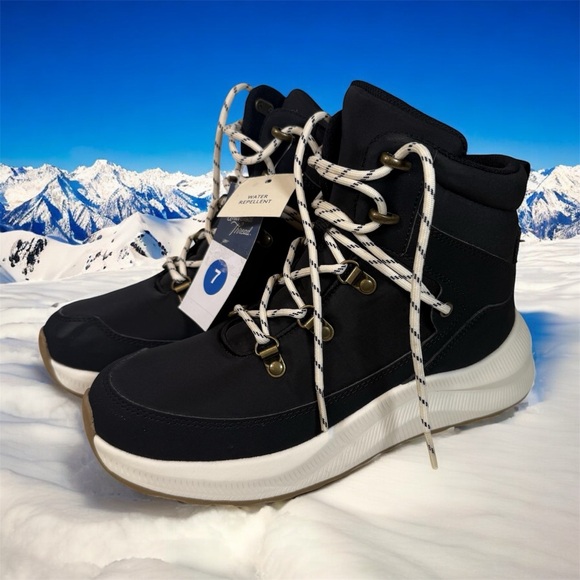 Universal Thread Shoes - Universal Thread Black & White Snow Boots Women’s Size 7 NWT